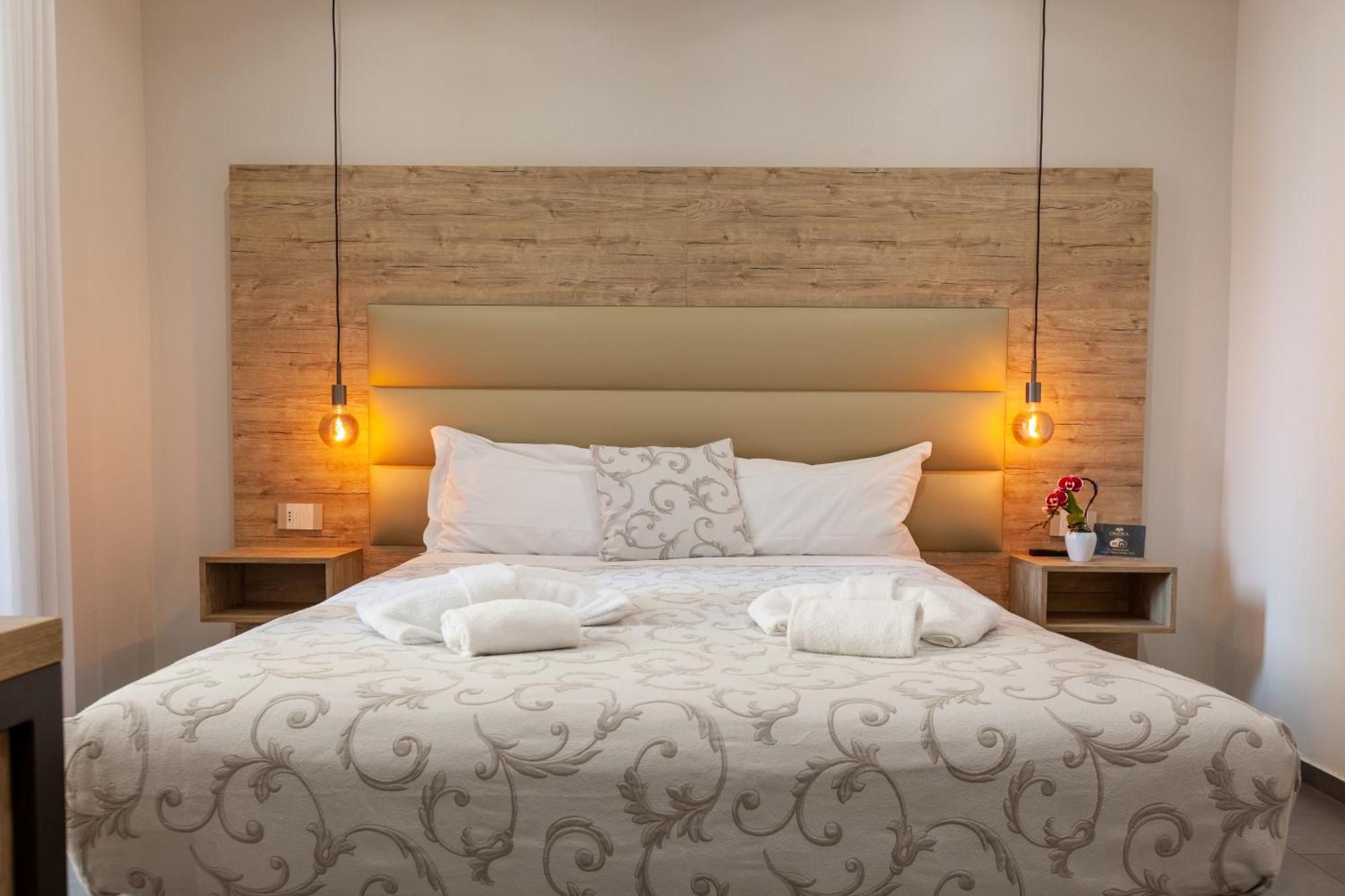 Oneira Rooms 阿格里真托 外观 照片